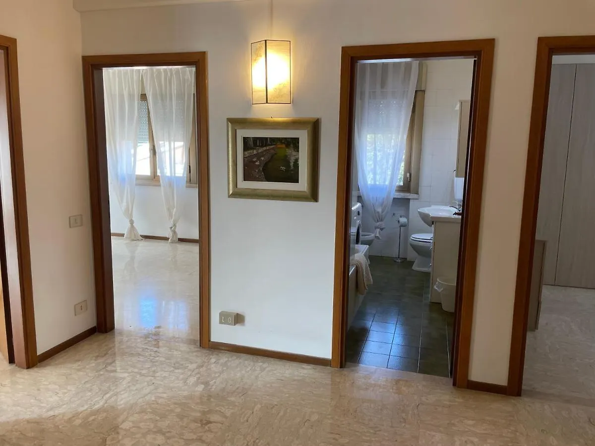 Villa Irene Apartments Mestre 0*,
